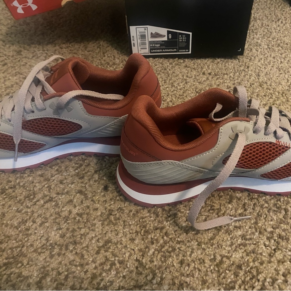 Under Armour Women's UA W Jogger - Burgundy and Gray